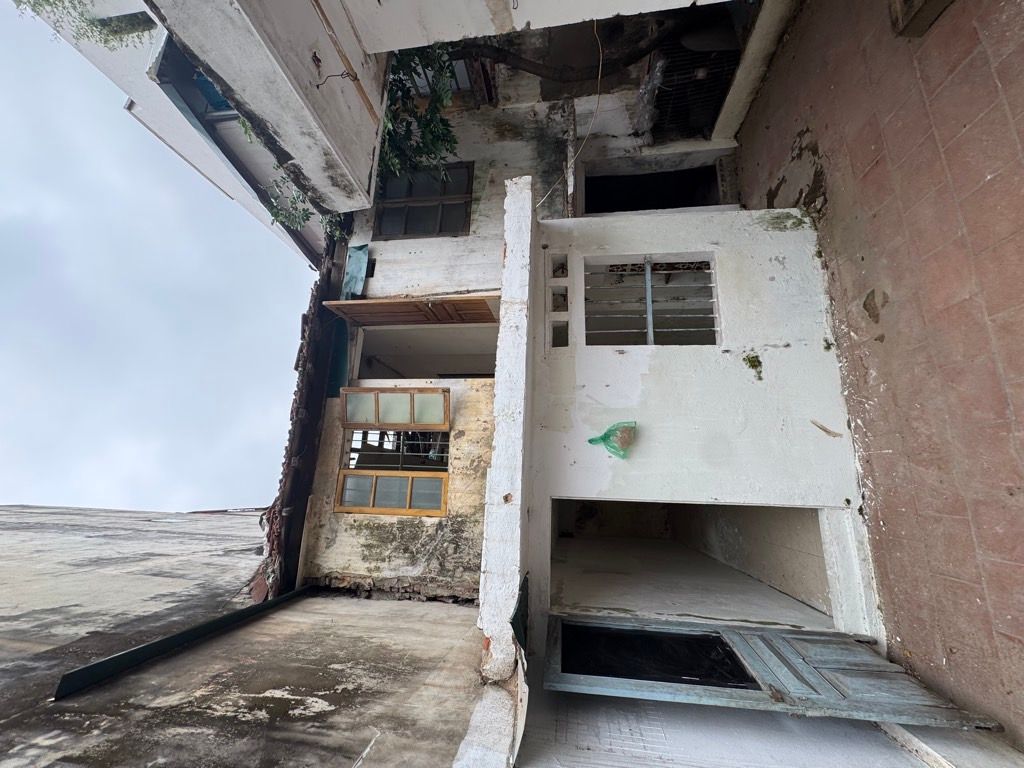 Bán nhà Tân Mai - diện tích 55m2 2 tầng - ô tô đỗ trong nhà - giá 5,8 tỷ