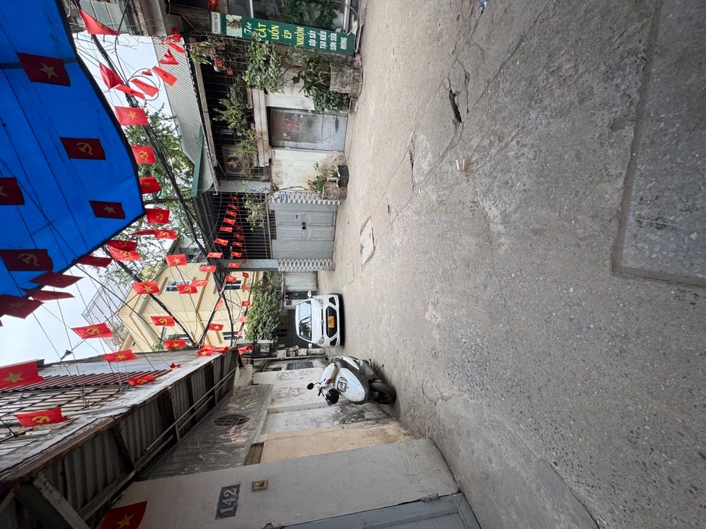 Bán nhà Tân Mai - diện tích 55m2 2 tầng - ô tô đỗ trong nhà - giá 5,8 tỷ