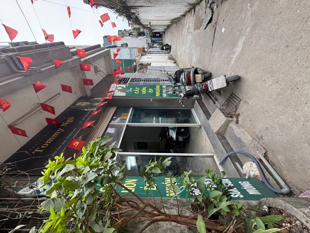 Bán nhà Tân Mai - diện tích 55m2 2 tầng - ô tô đỗ trong nhà - giá 5,8 tỷ