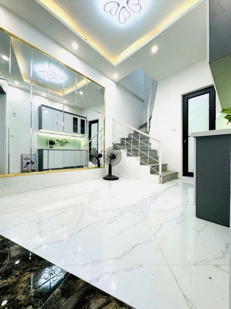 Bán nhà Chợ Khâm Thiên - diện tích 12.4m2 5 tầng - Nhà mới đẹp, đủ công năng 3 phòng ngủ - giá 3,7 tỷ