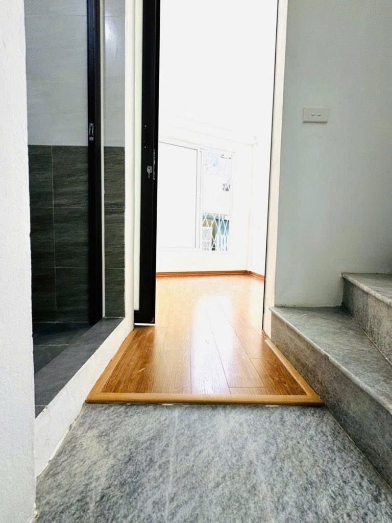 Bán nhà Chợ Khâm Thiên - diện tích 12.4m2 5 tầng - Nhà mới đẹp, đủ công năng 3 phòng ngủ - giá 3,7 tỷ