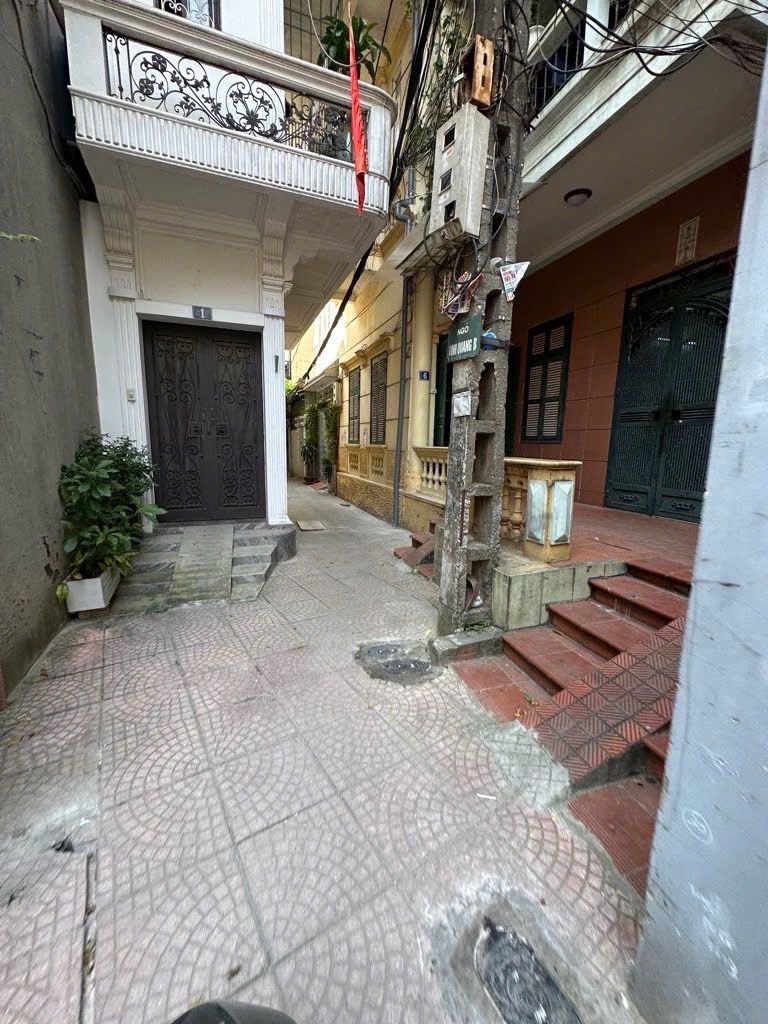 Bán nhà Lương Sử C - diện tích 60.2m2 2 tầng - Nhà có nóc xây dựng 6 tầng CCMN - giá 9 tỷ