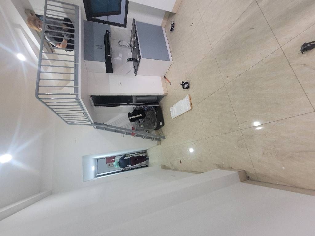 Bán nhà Vũ Hữu - diện tích 37m2 7 tầng - Mặt phố, lô góc - giá 19,5 tỷ