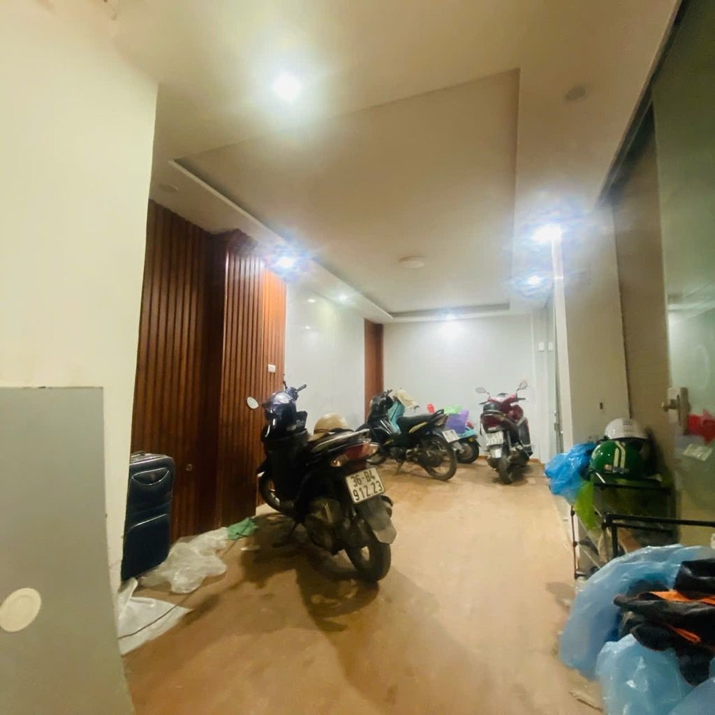 Bán nhà Vĩnh Hưng - diện tích 40m2 5 tầng - ô tô 7 chỗ qua nhà - giá 6,8 tỷ