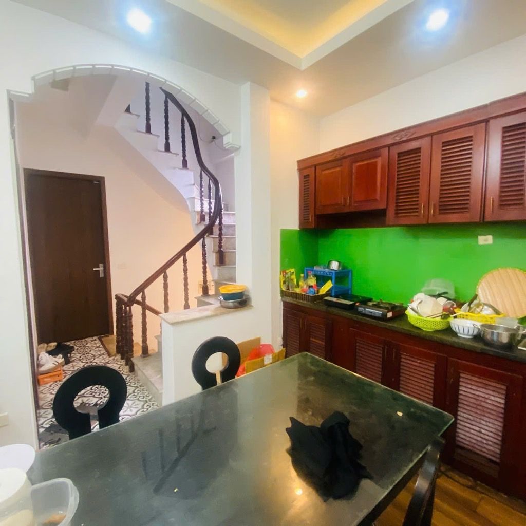 Bán nhà Vĩnh Hưng - diện tích 40m2 5 tầng - ô tô 7 chỗ qua nhà - giá 6,8 tỷ