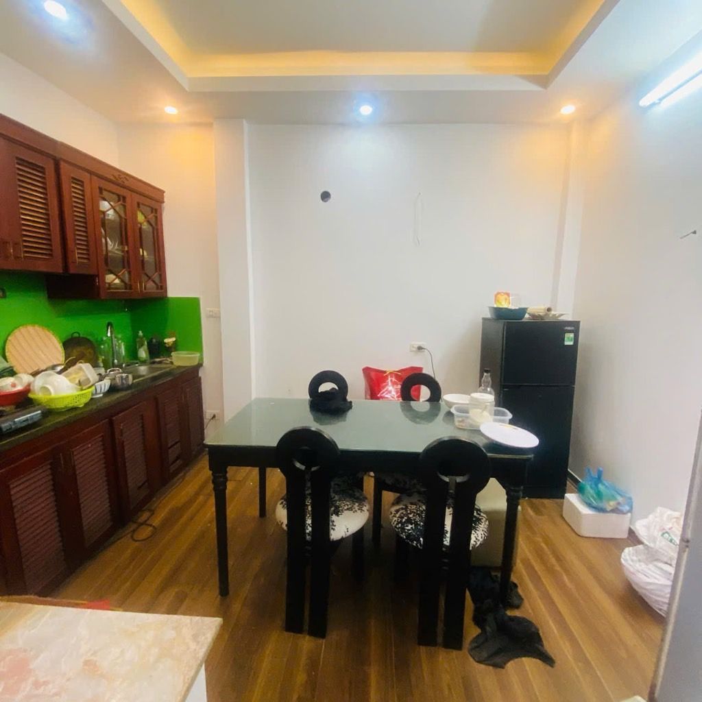 Bán nhà Vĩnh Hưng - diện tích 40m2 5 tầng - ô tô 7 chỗ qua nhà - giá 6,8 tỷ