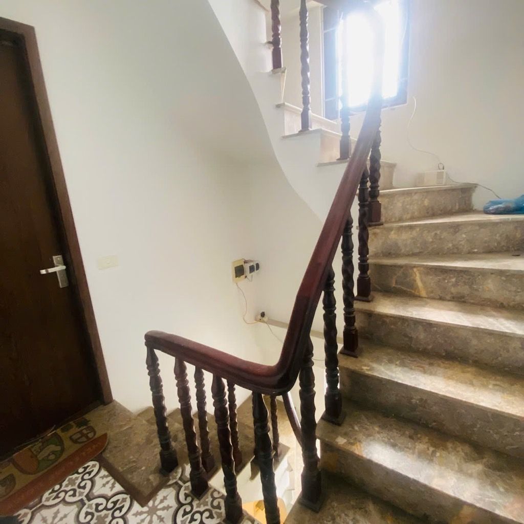 Bán nhà Vĩnh Hưng - diện tích 40m2 5 tầng - ô tô 7 chỗ qua nhà - giá 6,8 tỷ