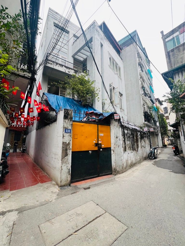 Bán nhà Giáp Bát - diện tích 117.6m2 4 tầng - Lô góc, phù hợp xây căn hộ dịch vụ - giá 19 tỷ