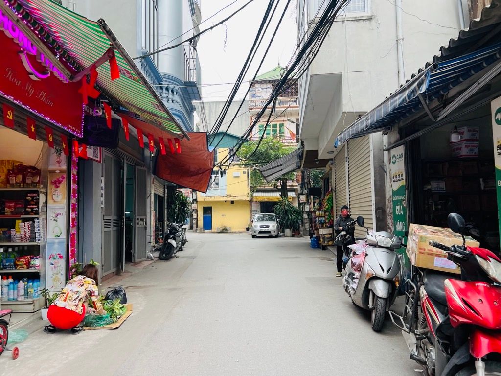 Bán nhà Giáp Bát - diện tích 117.6m2 4 tầng - Lô góc, phù hợp xây căn hộ dịch vụ - giá 19 tỷ