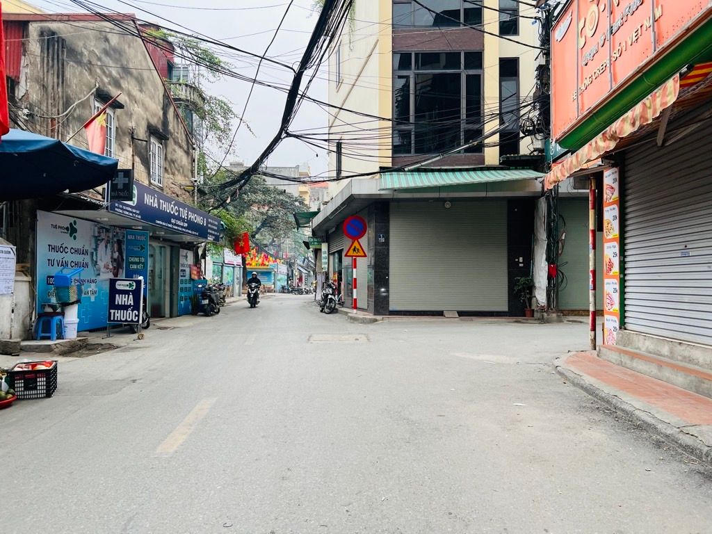 Bán nhà Giáp Bát - diện tích 117.6m2 4 tầng - Lô góc, phù hợp xây căn hộ dịch vụ - giá 19 tỷ