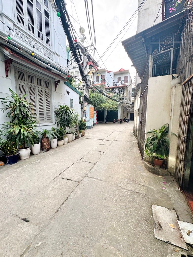 Bán nhà Lương Khánh Thiện - diện tích 60m2 4 tầng - NGÕ THÔNG XE BA GÁC - CÁCH OTO ĐỖ 10M - KHU PHÂN LÔ QUÂN ĐỘI DÂN TRÍ CAO - giá 17,2 tỷ