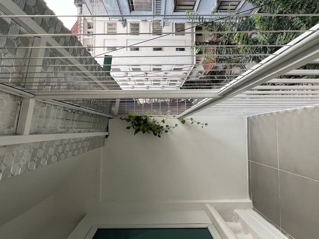 Bán nhà Giải phóng - diện tích 61,8m2 4 tầng - ô tô đỗ chân cầu thang - giá 6,15 tỷ