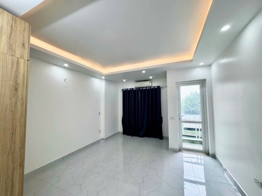 Bán nhà Đại Đồng - diện tích 30m2 5 tầng - Ô tô vỉa hè cách nhà 20m - giá 7,3 tỷ