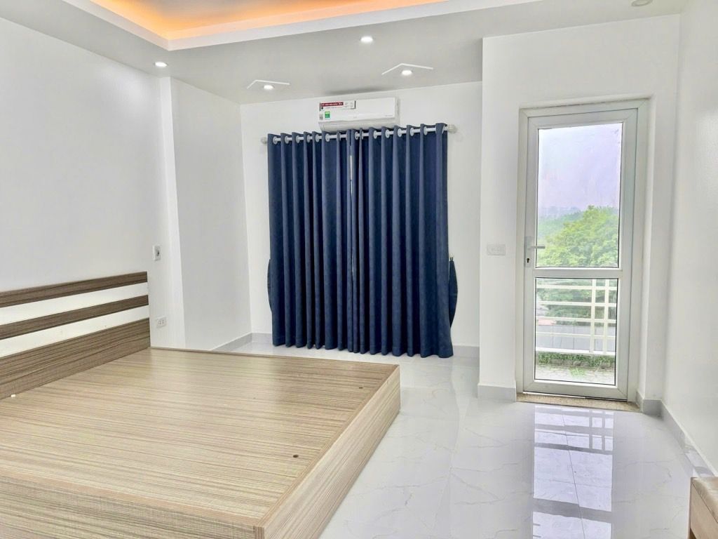 Bán nhà Đại Đồng - diện tích 30m2 5 tầng - Ô tô vỉa hè cách nhà 20m - giá 7,3 tỷ