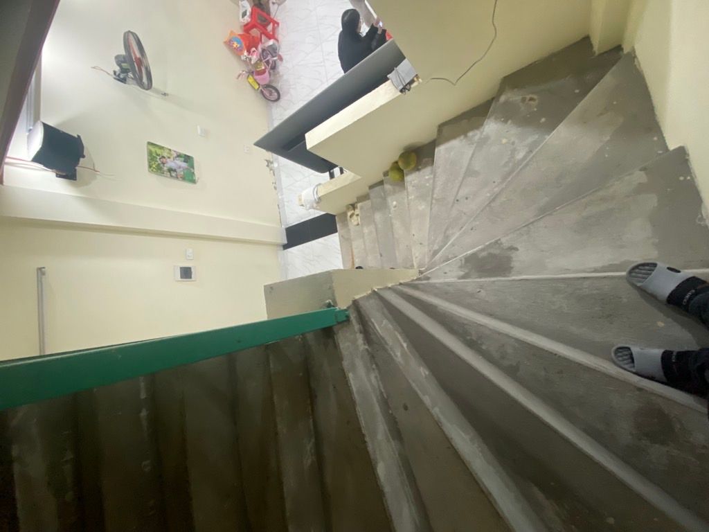 Bán nhà Hưng Phúc - diện tích 63,5m2 2 tầng - mặt ngõ ba gác - giá 5 tỷ