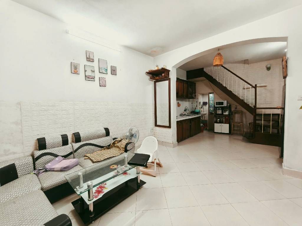 Bán nhà Định Công Hạ - diện tích 35.5m2 2 tầng - Ngõ ô tô đỗ cửa - giá 2,45 tỷ