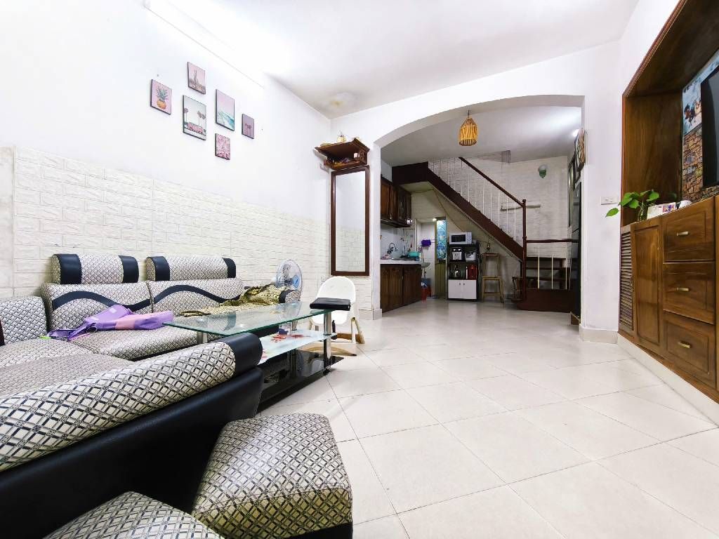 Bán nhà Định Công Hạ - diện tích 35.5m2 2 tầng - Ngõ ô tô đỗ cửa - giá 2,45 tỷ