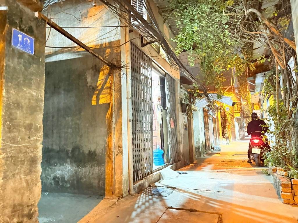 Bán nhà Định Công Hạ - diện tích 35.5m2 2 tầng - Ngõ ô tô đỗ cửa - giá 2,45 tỷ