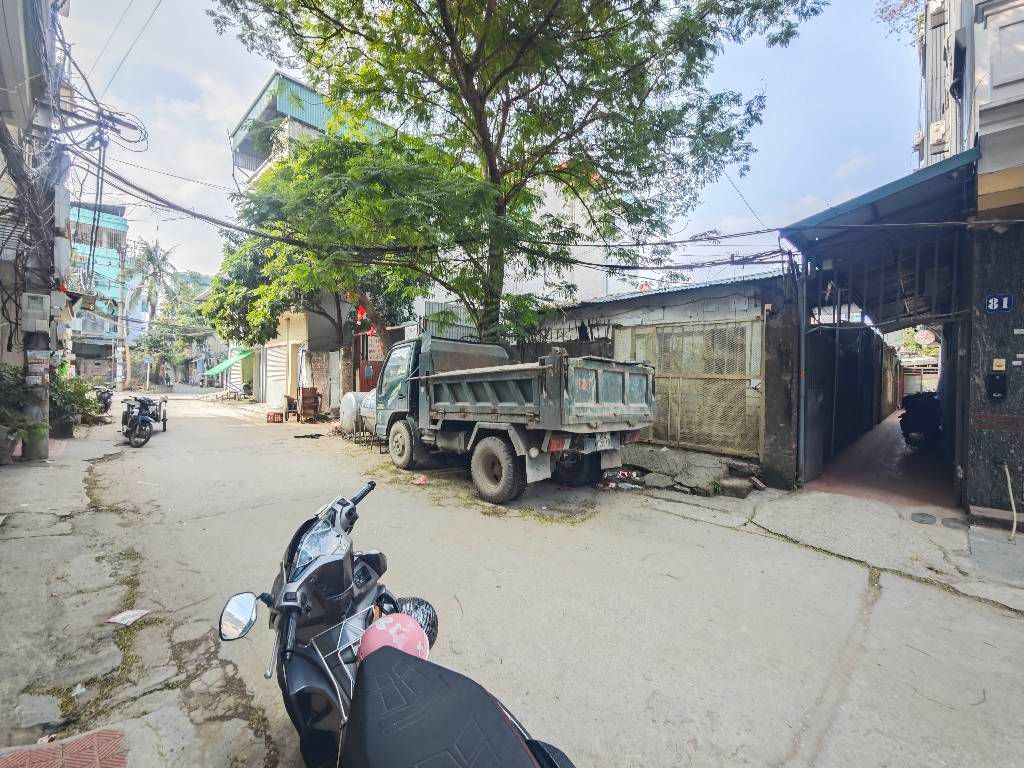 Bán nhà Tân Mai - diện tích 42m2 4 tầng - Nhà dân xây kiên cố, ô tô tránh - giá 10,5 tỷ