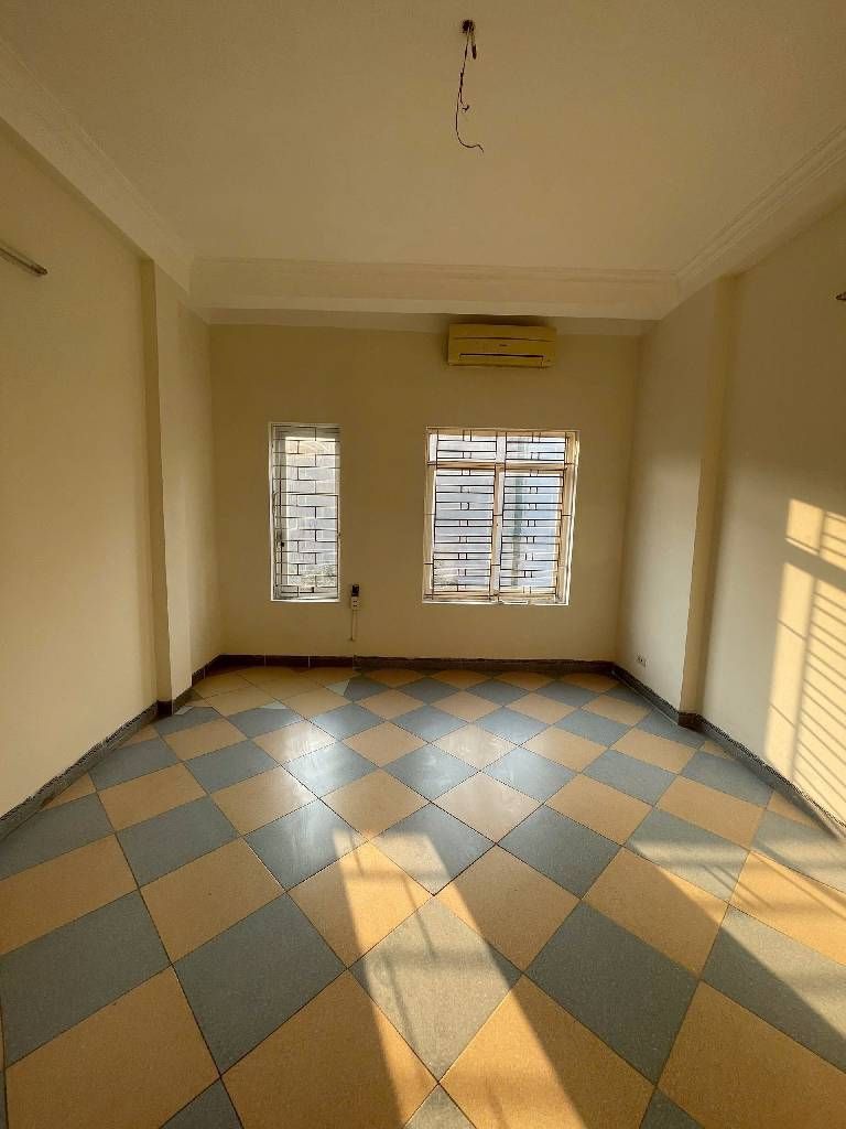 Bán nhà Tân Mai - diện tích 42m2 4 tầng - Nhà dân xây kiên cố, ô tô tránh - giá 10,5 tỷ