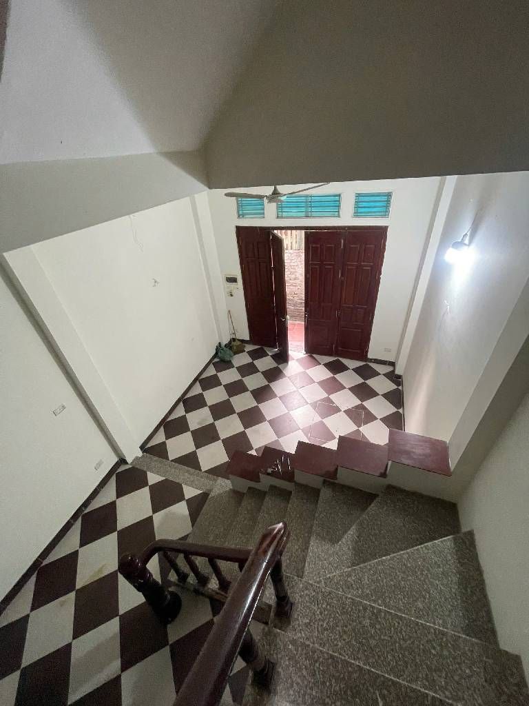 Bán nhà Tân Mai - diện tích 42m2 4 tầng - Nhà dân xây kiên cố, ô tô tránh - giá 10,5 tỷ
