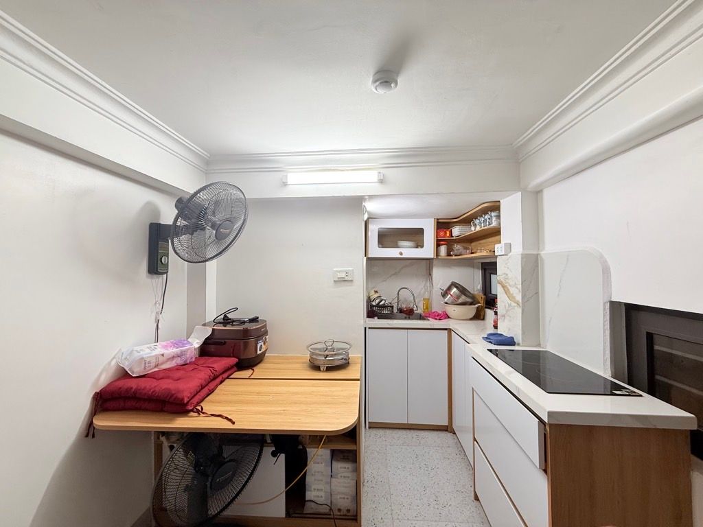 Bán nhà Hồng Mai - diện tích 12m2 6 tầng - Ngõ thông ba bước ra phố - giá 3,1 tỷ