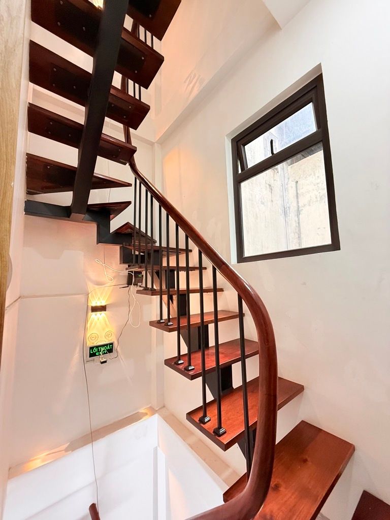 Bán nhà Hồng Mai - diện tích 12m2 6 tầng - Ngõ thông ba bước ra phố - giá 3,1 tỷ