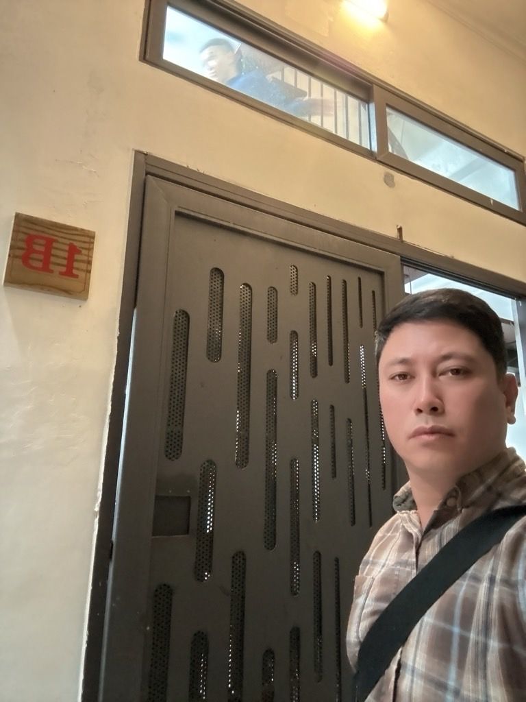 Bán nhà Hồng Mai - diện tích 12m2 6 tầng - Ngõ thông ba bước ra phố - giá 3,1 tỷ