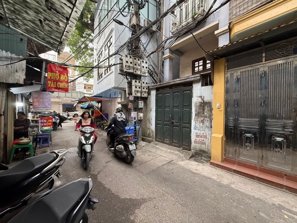 Bán nhà Hồng Mai - diện tích 12m2 6 tầng - Ngõ thông ba bước ra phố - giá 3,1 tỷ