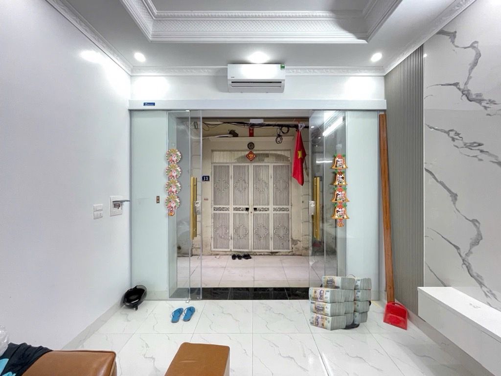 Bán nhà Hoàng Mai - diện tích 33m2 4 tầng - gần ô tô - giá 9,2 tỷ