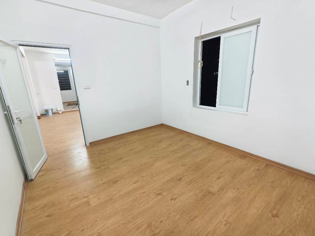 Bán nhà Chùa Láng - diện tích 40.2m2 1 tầng - Tập thể mặt phố - giá 5,8 tỷ