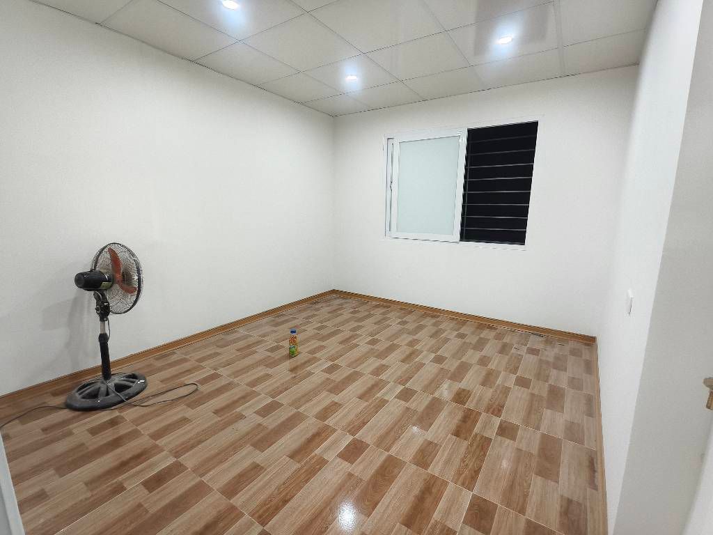 Bán nhà Chùa Láng - diện tích 40.2m2 1 tầng - Tập thể mặt phố - giá 5,8 tỷ