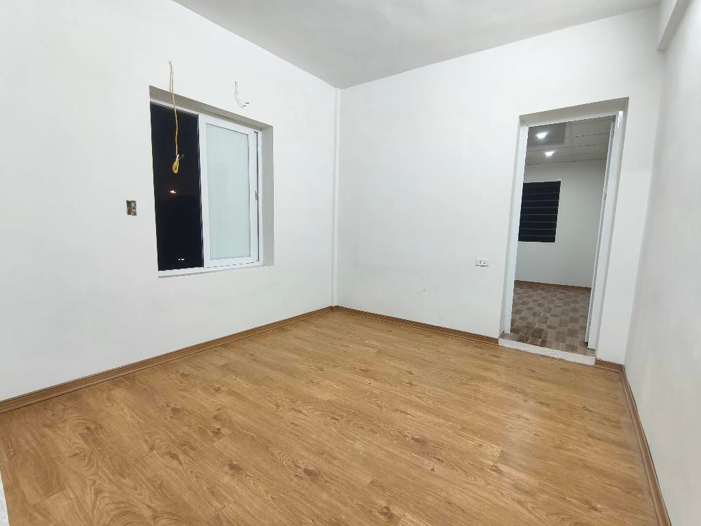 Bán nhà Chùa Láng - diện tích 40.2m2 1 tầng - Tập thể mặt phố - giá 5,8 tỷ