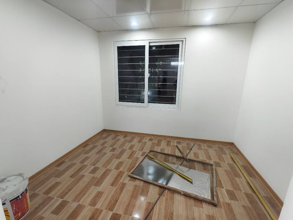 Bán nhà Chùa Láng - diện tích 40.2m2 1 tầng - Tập thể mặt phố - giá 5,8 tỷ