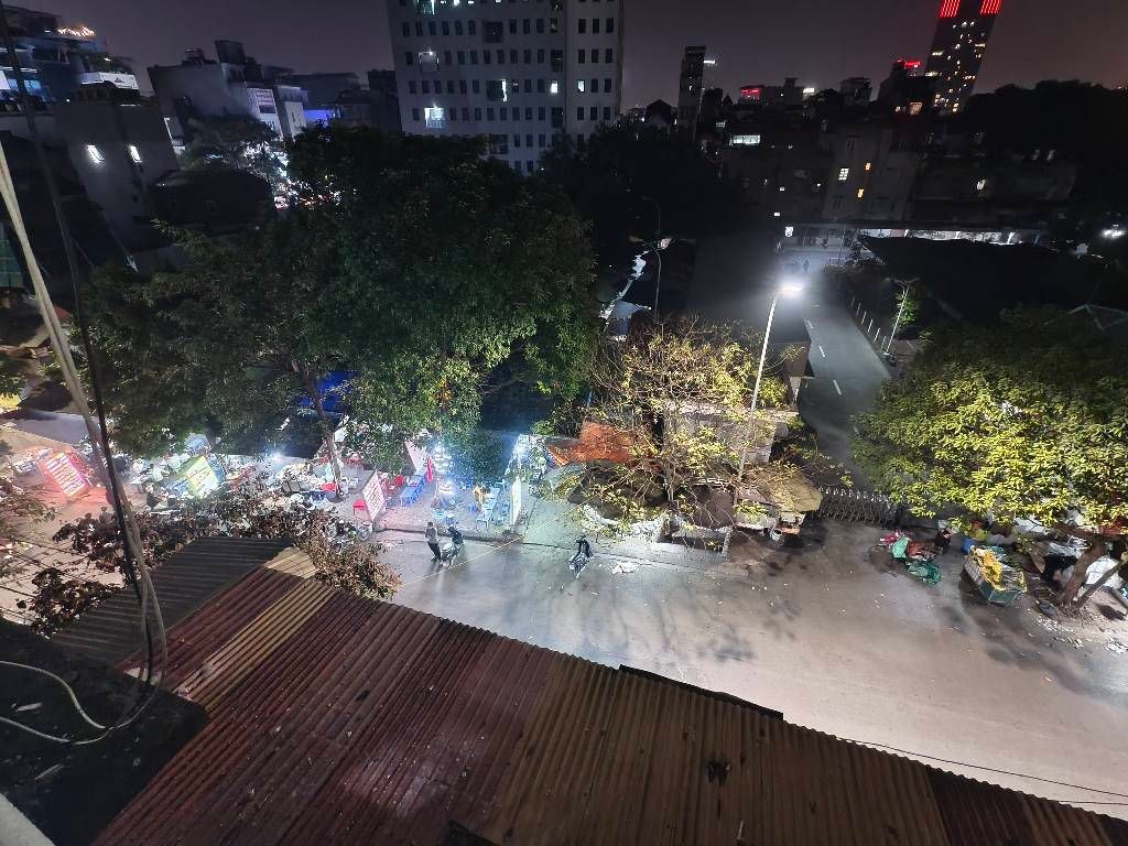 Bán nhà Chùa Láng - diện tích 40.2m2 1 tầng - Tập thể mặt phố - giá 5,8 tỷ