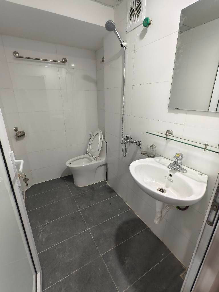 Bán nhà Chùa Láng - diện tích 40.2m2 1 tầng - Tập thể mặt phố - giá 5,8 tỷ