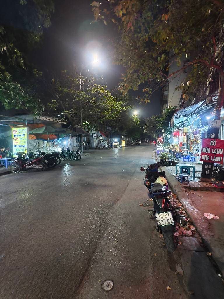 Bán nhà Chùa Láng - diện tích 40.2m2 1 tầng - Tập thể mặt phố - giá 5,8 tỷ