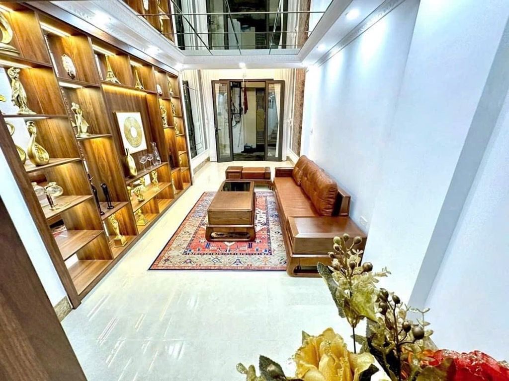 Bán nhà Giáp Nhất - diện tích 36m2 5 tầng - Ô tô su cóc đỗ cửa - giá 11,25 tỷ