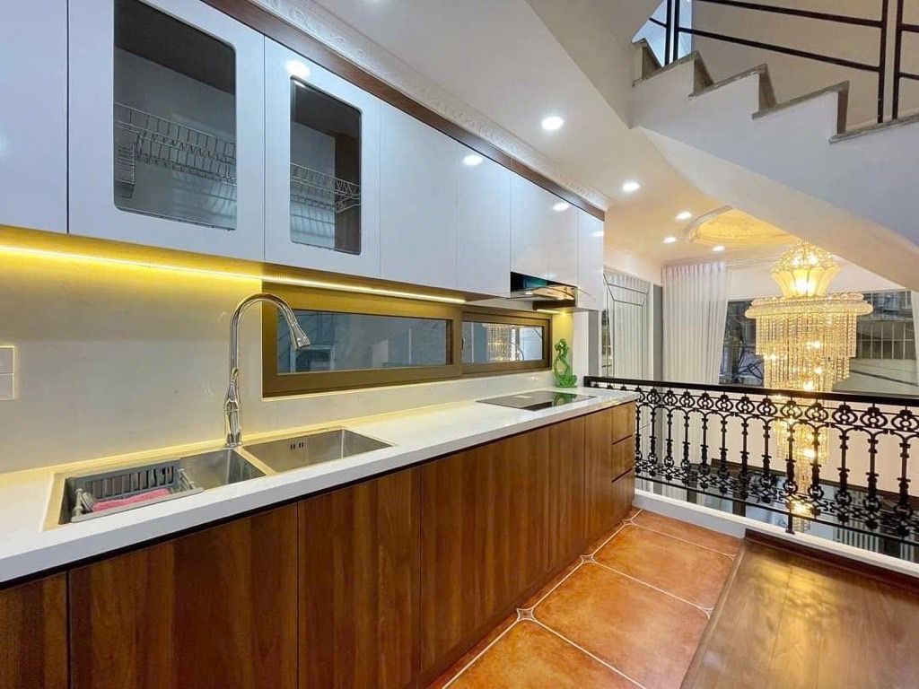 Bán nhà Giáp Nhất - diện tích 36m2 5 tầng - Ô tô su cóc đỗ cửa - giá 11,25 tỷ