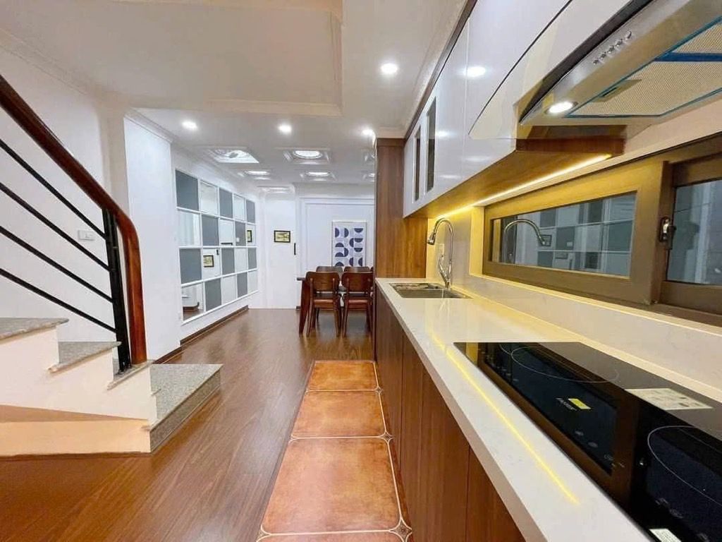 Bán nhà Giáp Nhất - diện tích 36m2 5 tầng - Ô tô su cóc đỗ cửa - giá 11,25 tỷ