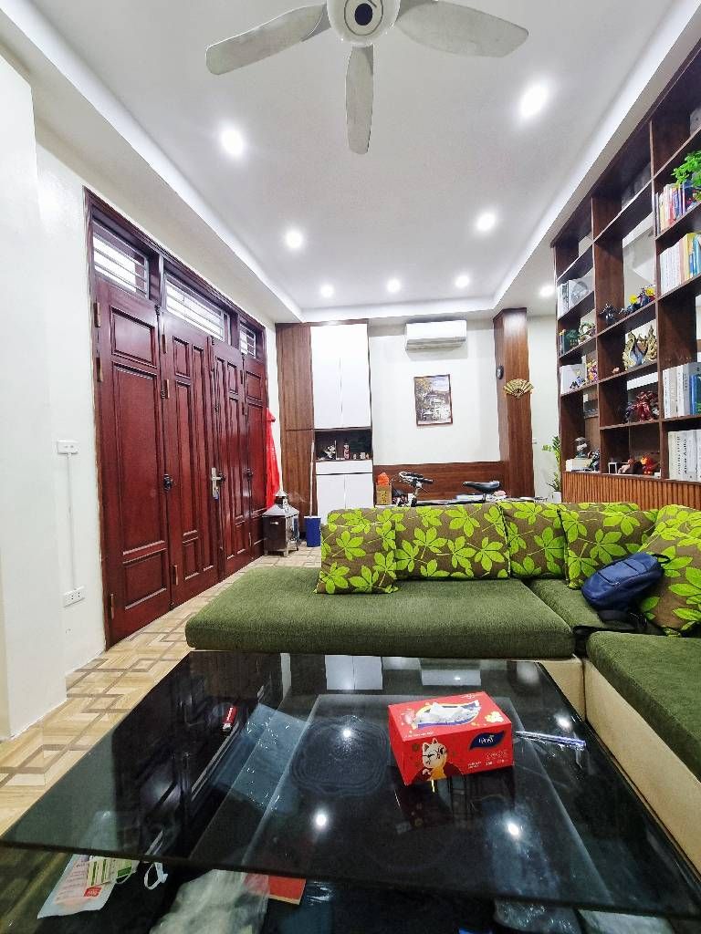 Bán nhà Trần Khát Chân - diện tích 45m2 4 tầng - ô tô đỗ cửa - giá 6,8 tỷ