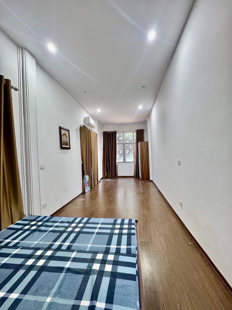 Bán nhà Trung Tả - diện tích 33.7m2 5 tầng - Lô góc, mặt ngõ thông - giá 8,6 tỷ