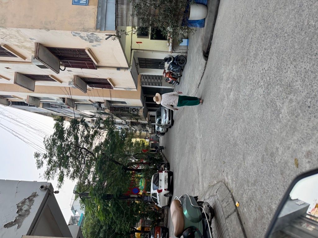 Bán nhà Lê Trọng Tấn - diện tích 92m2 1 tầng - Chung cư 5 tầng - giá 9,8 tỷ