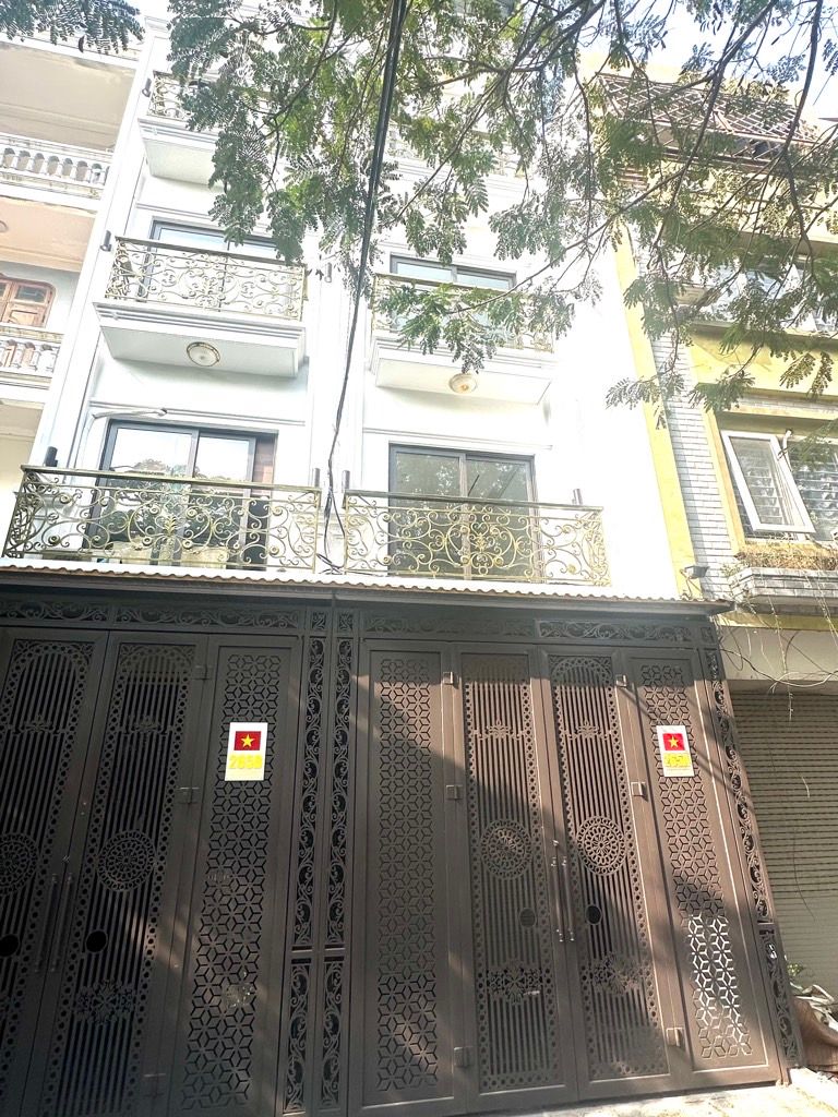 Bán nhà Nguyễn Chính - diện tích 54m2 5 tầng - Ô tô tránh - giá 17,5 tỷ