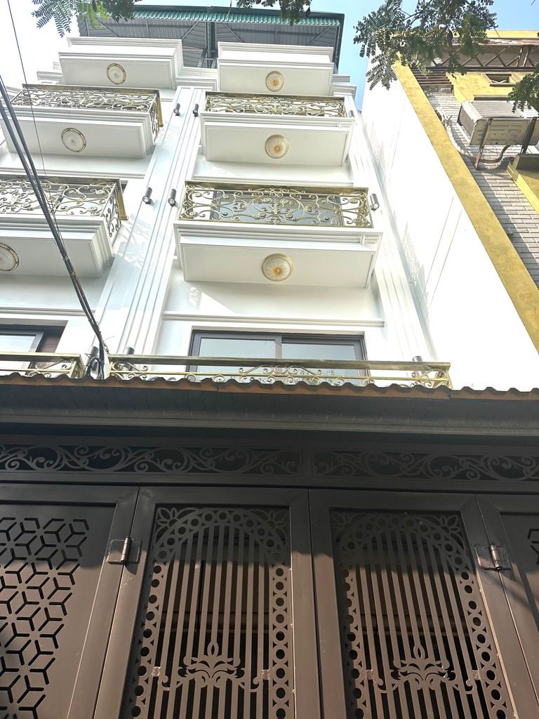 Bán nhà Nguyễn Chính - diện tích 54m2 5 tầng - Ô tô tránh - giá 17,5 tỷ
