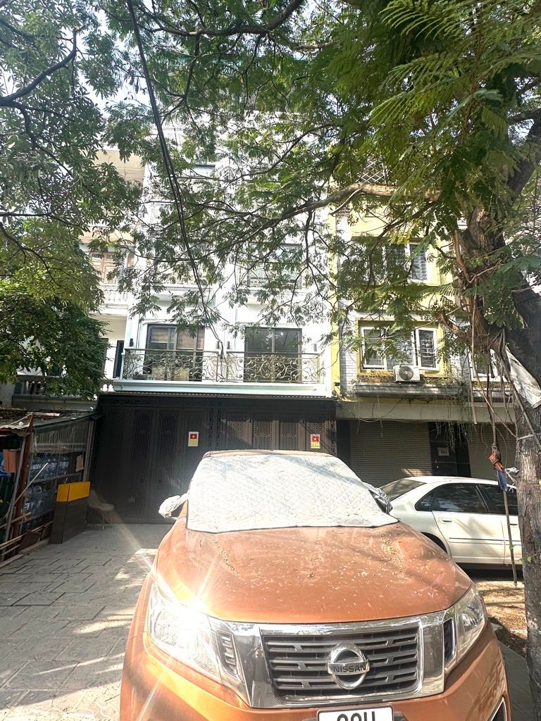 Bán nhà Nguyễn Chính - diện tích 54m2 5 tầng - Ô tô tránh - giá 17,5 tỷ