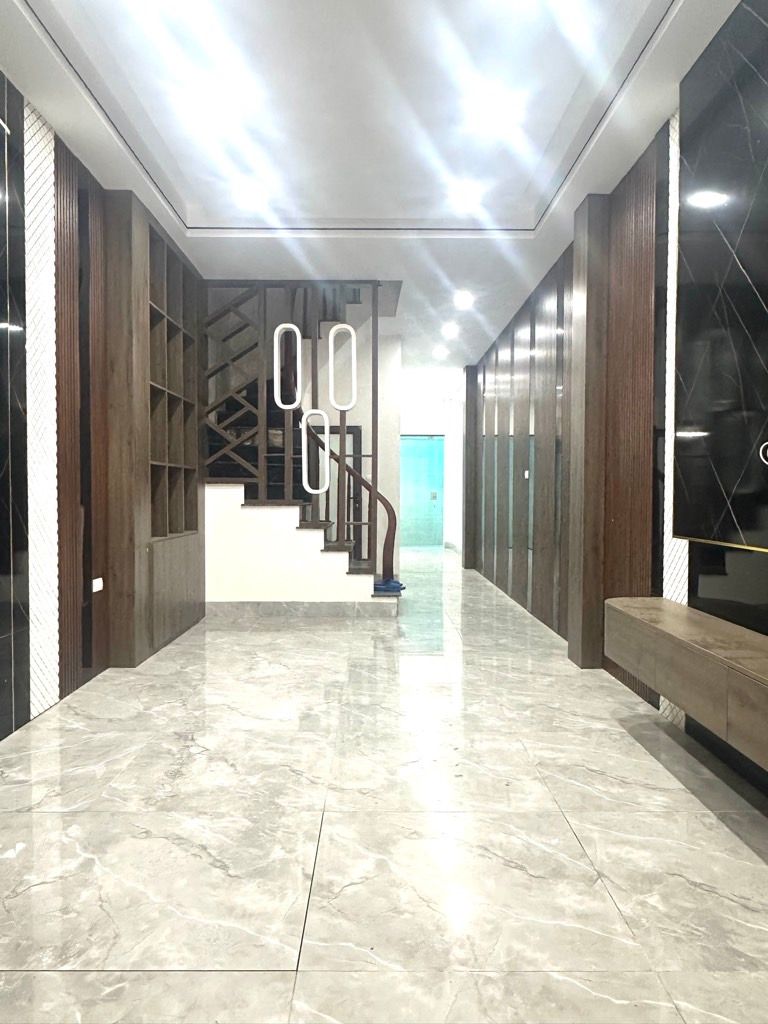 Bán nhà Nguyễn Chính - diện tích 54m2 5 tầng - Ô tô tránh - giá 17,5 tỷ