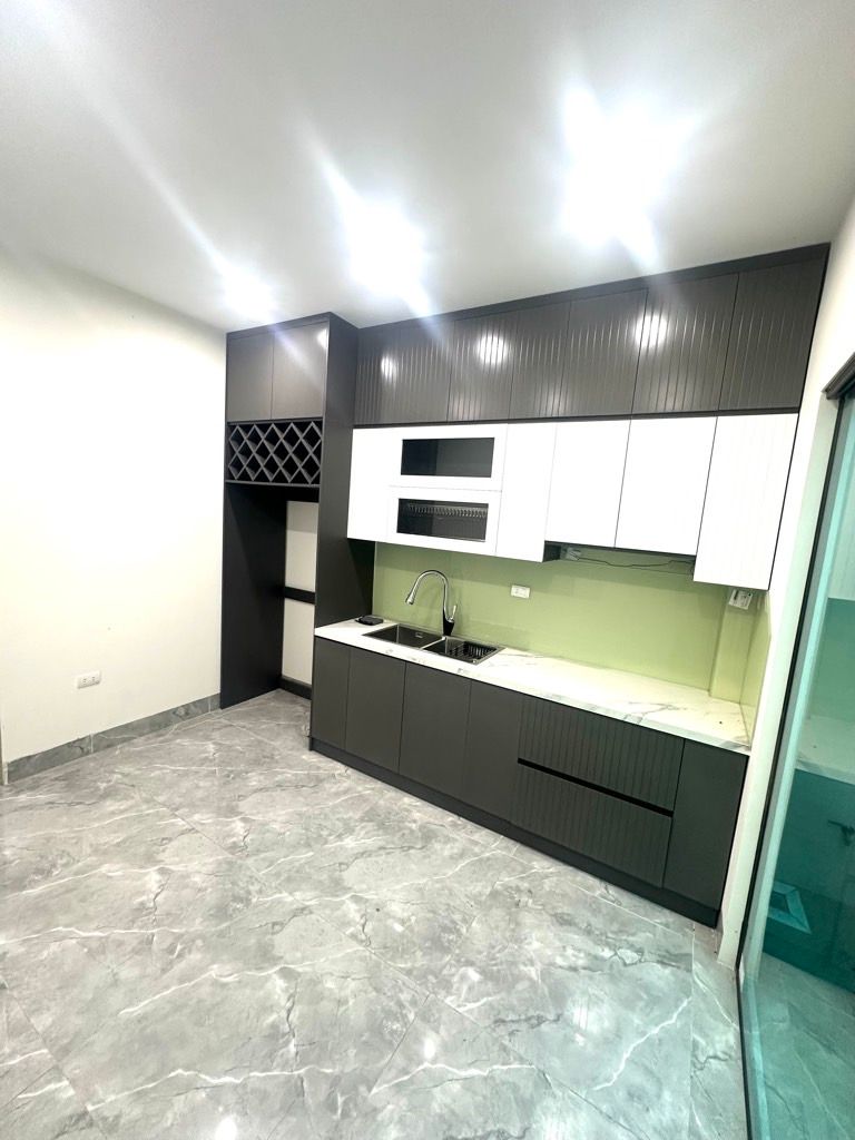 Bán nhà Nguyễn Chính - diện tích 54m2 5 tầng - Ô tô tránh - giá 17,5 tỷ