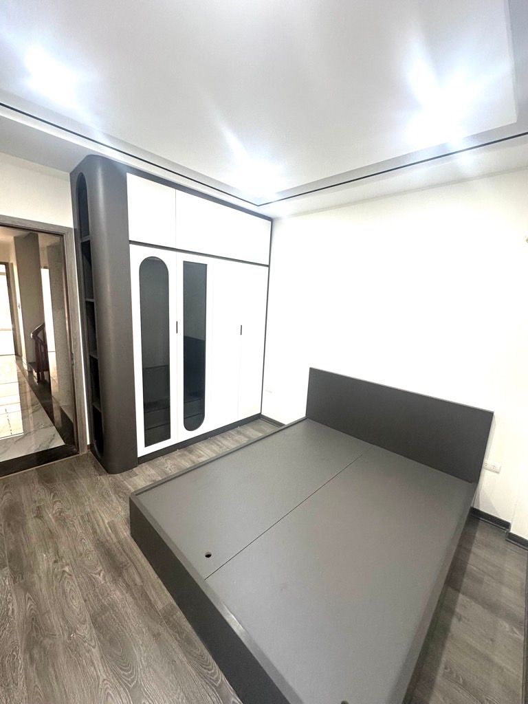 Bán nhà Nguyễn Chính - diện tích 54m2 5 tầng - Ô tô tránh - giá 17,5 tỷ