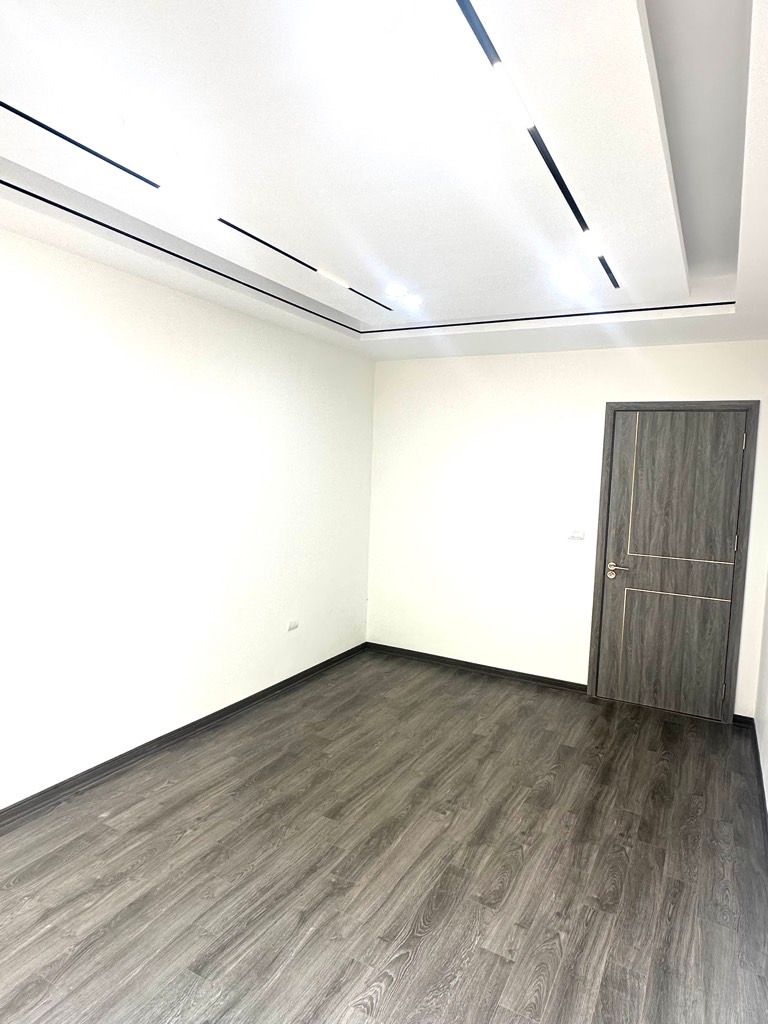 Bán nhà Nguyễn Chính - diện tích 54m2 5 tầng - Ô tô tránh - giá 17,5 tỷ